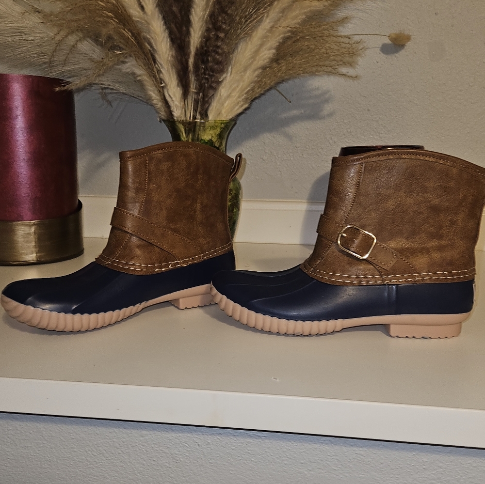 Size 7 Short Avanti rain boots